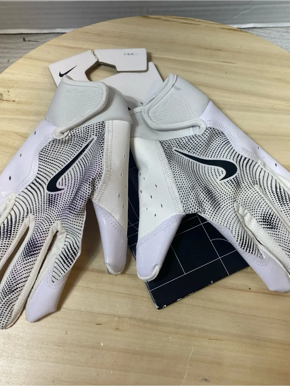 Nike Vapor Jet 8.0 Unisex Youth Large Football Gloves NWT!